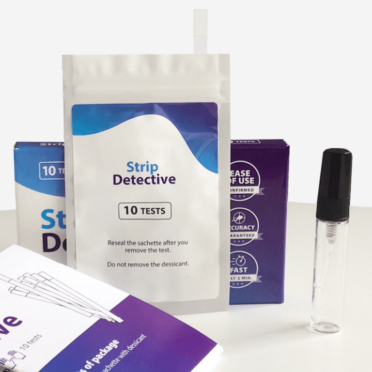 stripdetective-caly-zestaw-na-stoliku-z-patyczkiem-prostosq